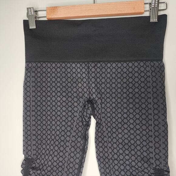 Lululemon In The Flow Crop Soul Geo Print Black Gray 6 - Picture 3 of 6
